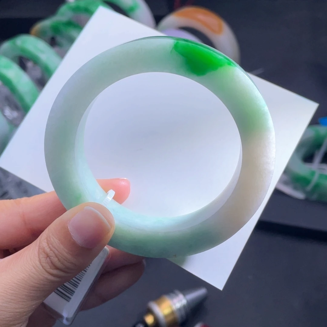 未镶嵌手镯定制翡翠