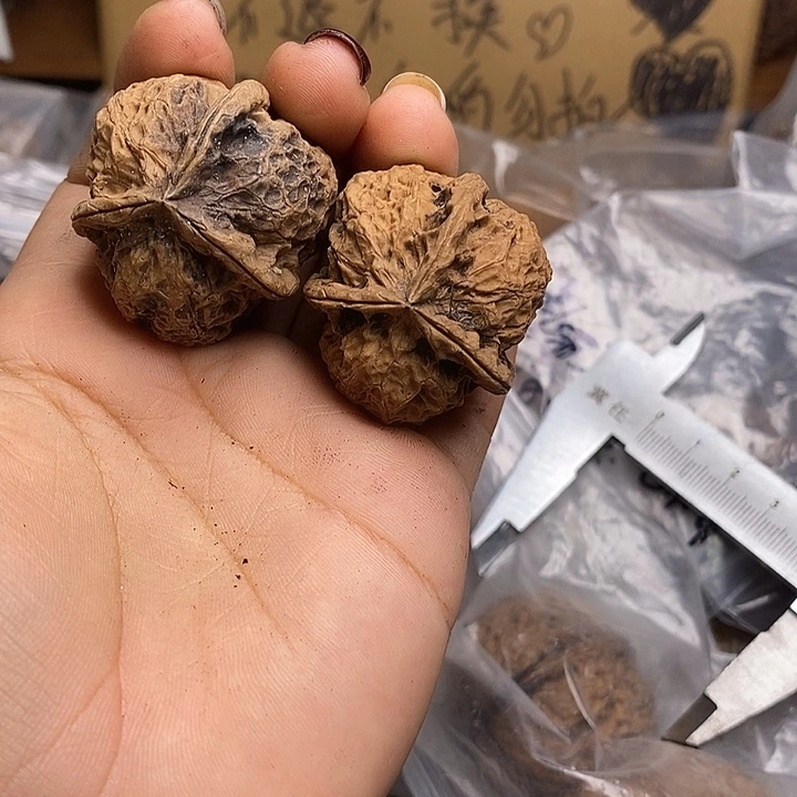 文玩核桃把件    84