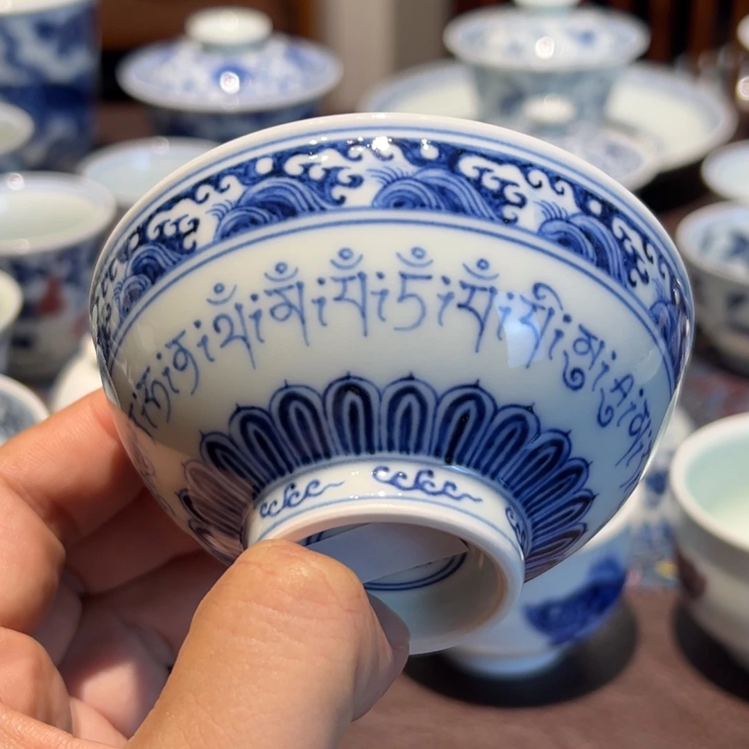精品青花海水梵文主人杯口径约9厘米