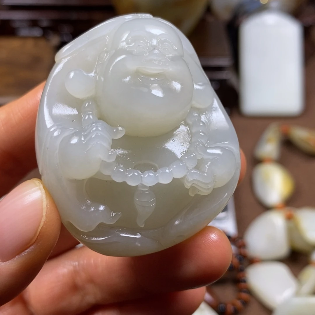 M***c和田玉未镶嵌把件