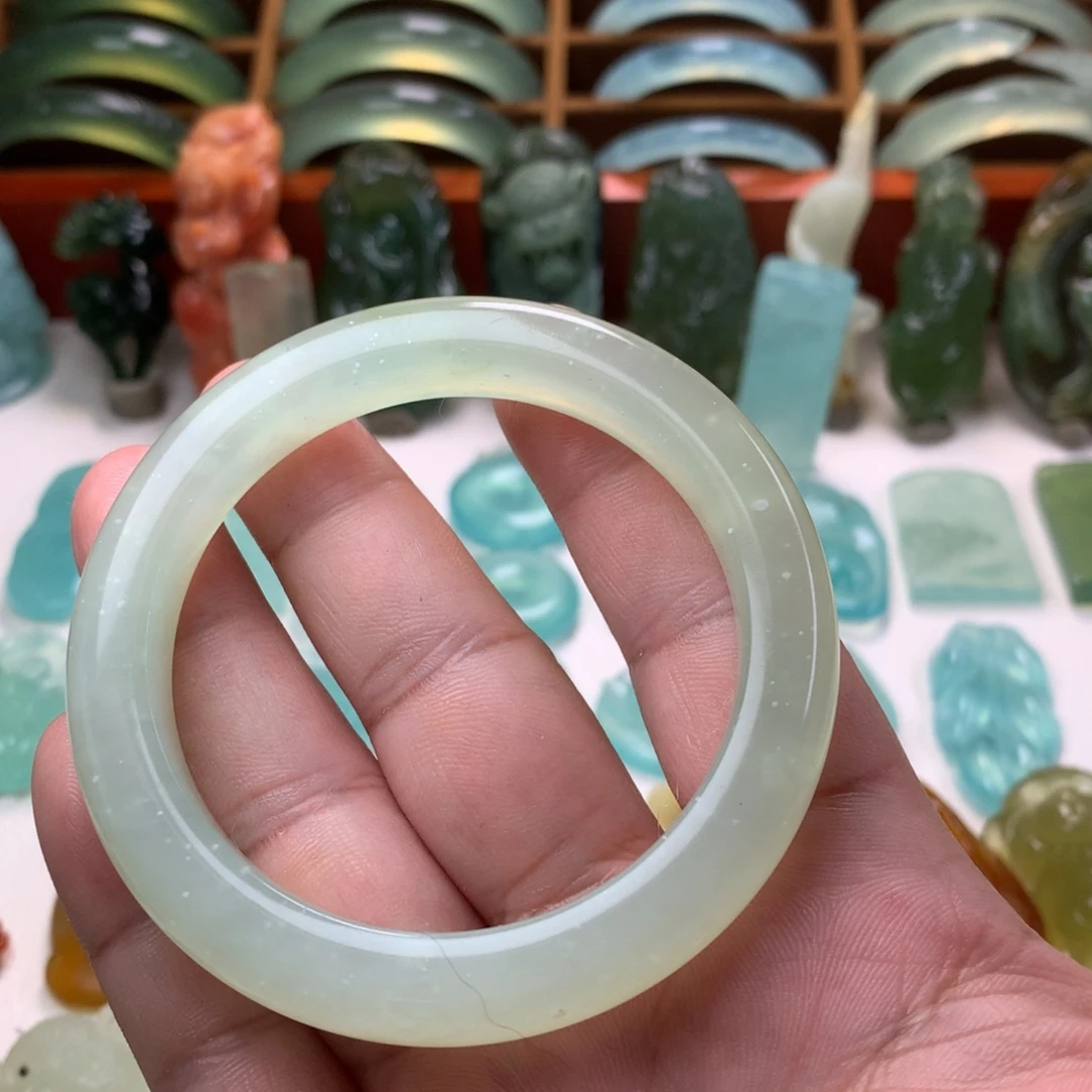 蛇纹石玉未镶嵌手镯