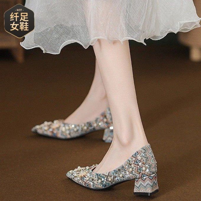 尖头民族风镶钻瓢鞋女2025新款春夏季波西米亚气质鞋中跟舒适单鞋