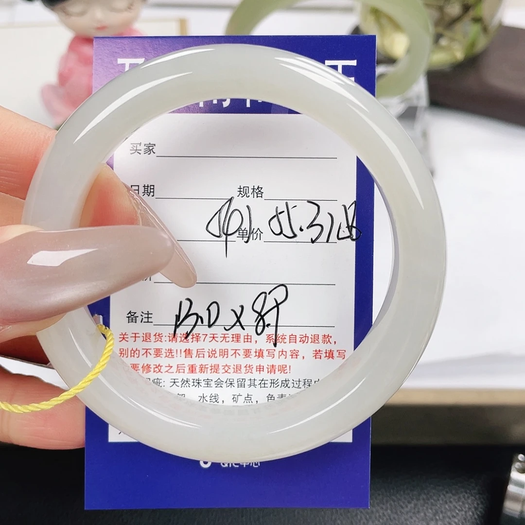 悠***悠和田玉未镶嵌手镯