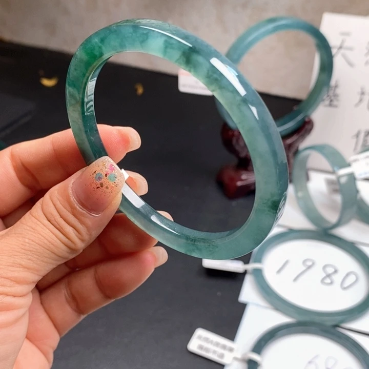 翡翠手镯未镶嵌大**呀58尺寸