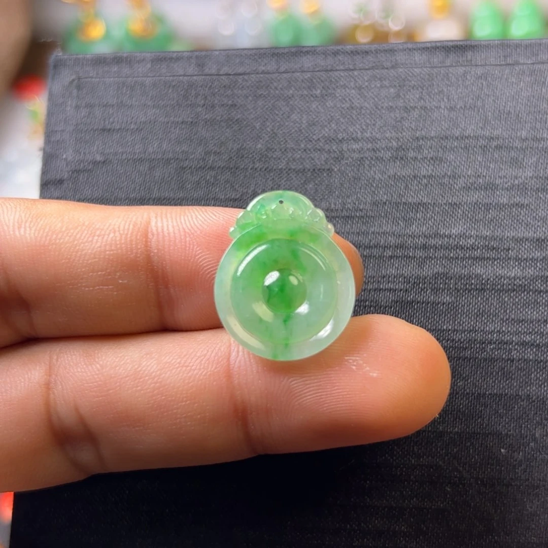 翡翠颈饰未镶嵌夏****3福贝