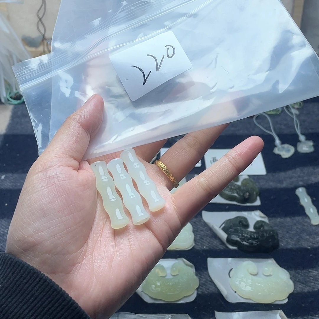蛇纹石玉颈饰未镶嵌留*你
