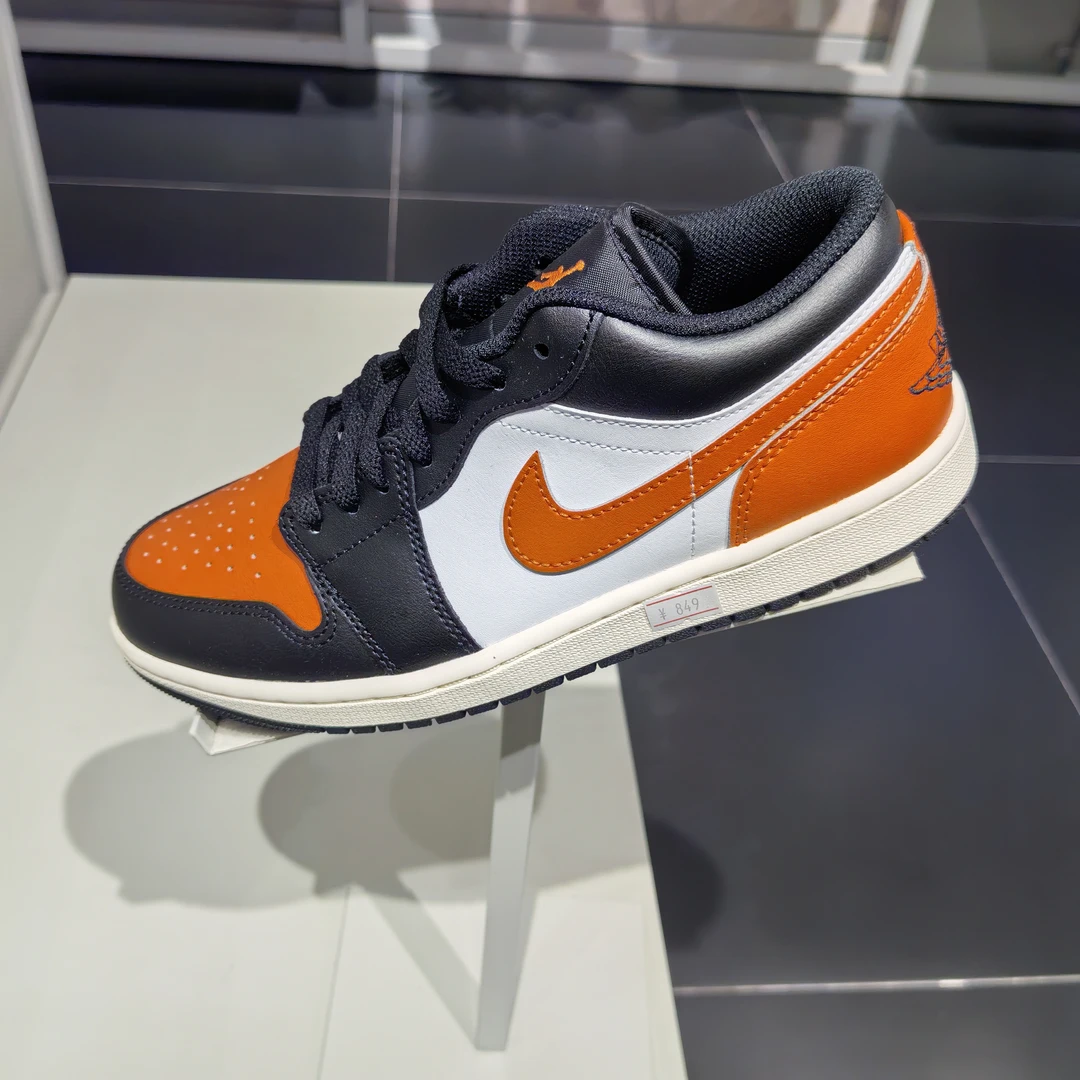 NIKE耐克AJ1LowAJ1扣碎黑白橙男子低帮美式休闲板鞋553558081