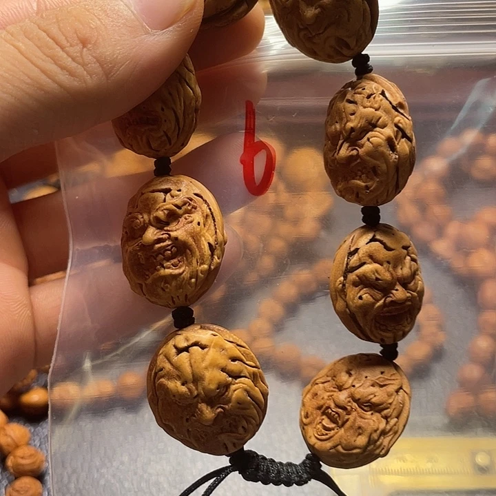 大桃核雕刻瑕疵恶僧