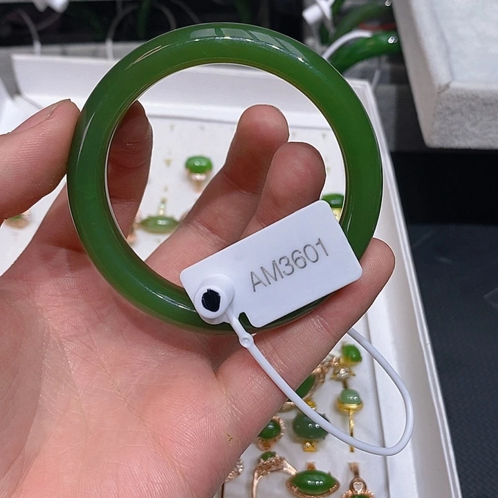 和田玉（碧玉）未镶嵌手镯