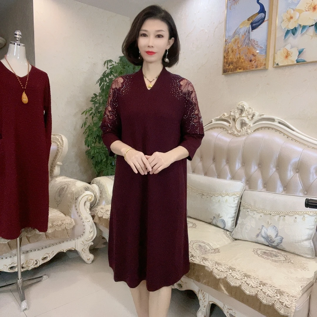 355刺绣镂空肩九分袖中年妈妈连衣裙