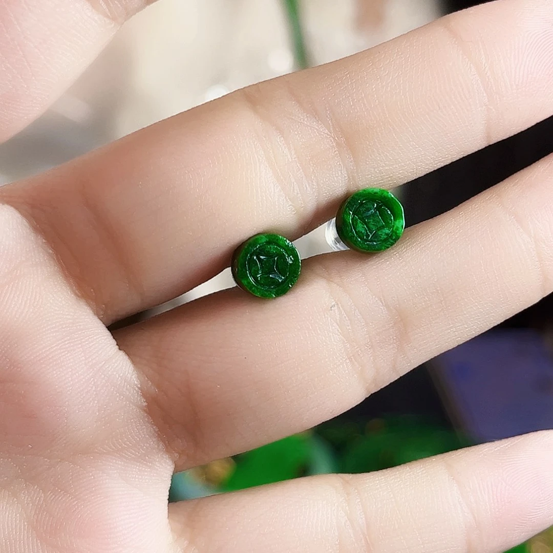 颈饰18K金镶嵌翡翠多样性