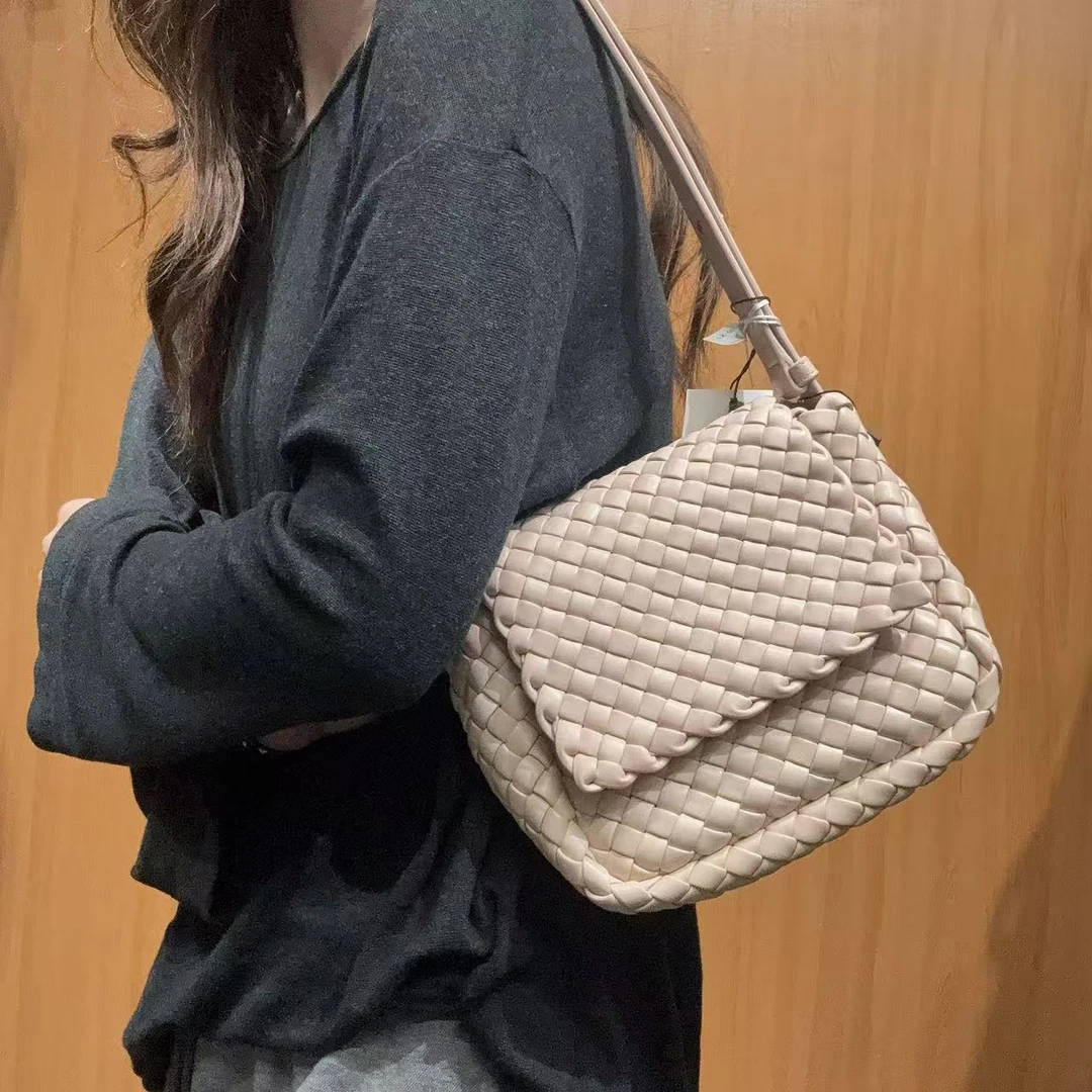95新 BOTTEGA VENETA/葆蝶家 【福利】【蕾】 68 0979 粉色单肩包