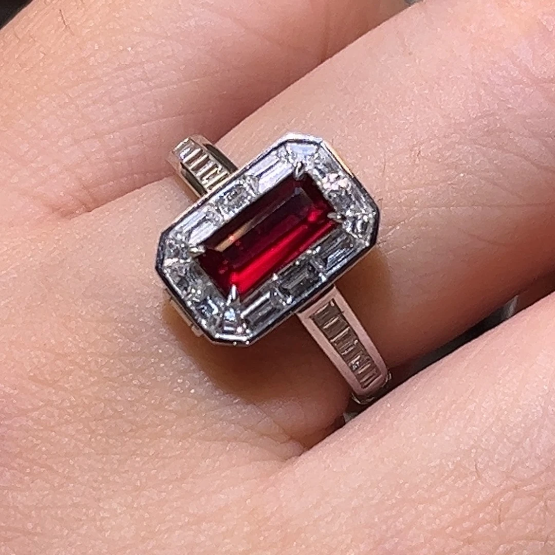 红宝石18K金镶嵌戒指1ct