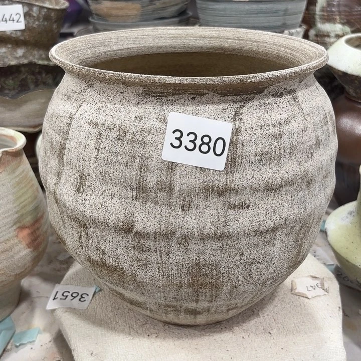 摆件3380,高23,口17。有孔