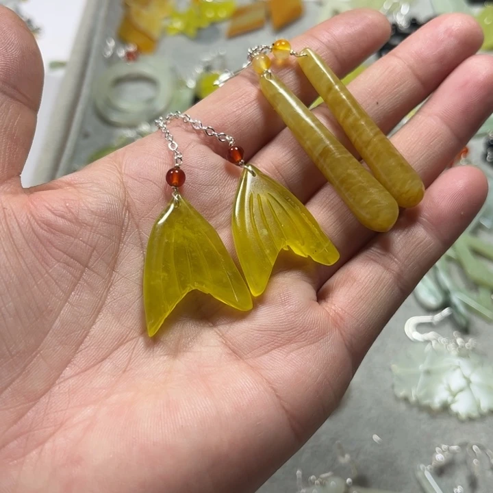 蛇纹石玉合金耳饰