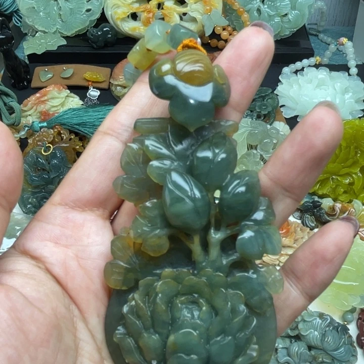 蛇纹石玉未镶嵌颈饰