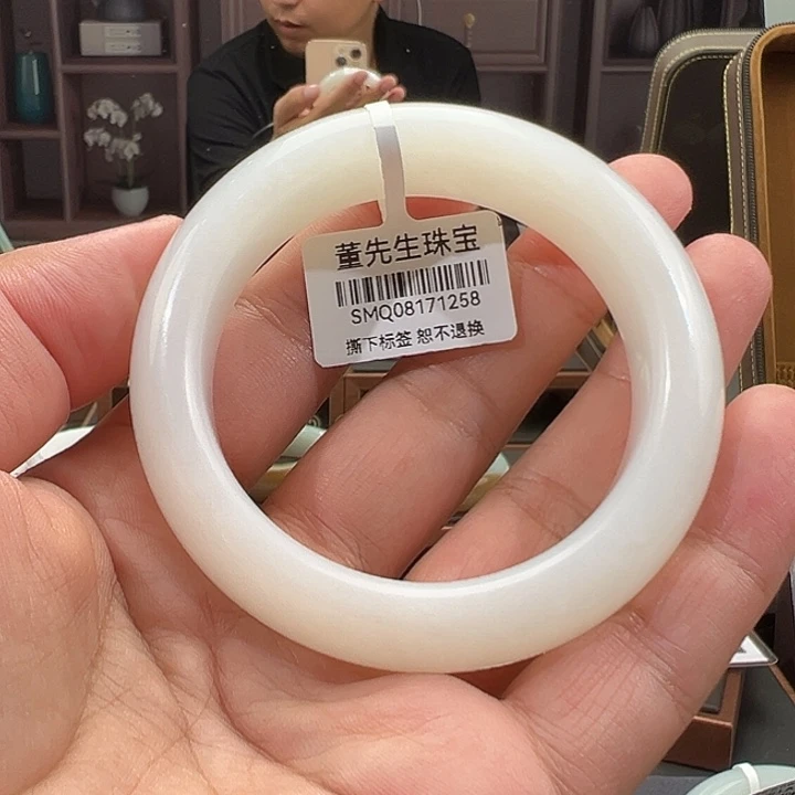 果***i未镶嵌手镯和田玉（白玉）