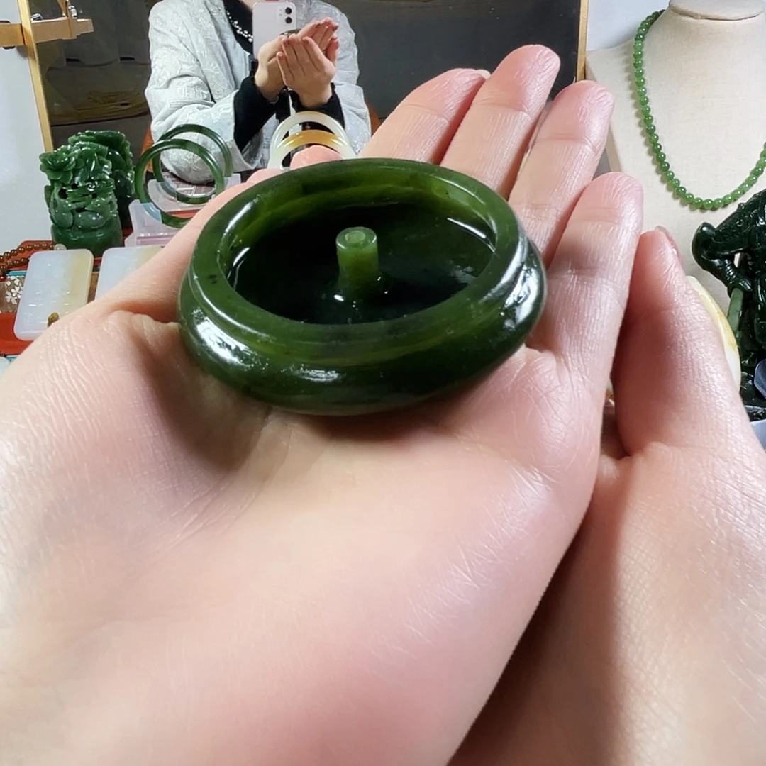 玉***子和田玉（碧玉）未镶嵌摆件