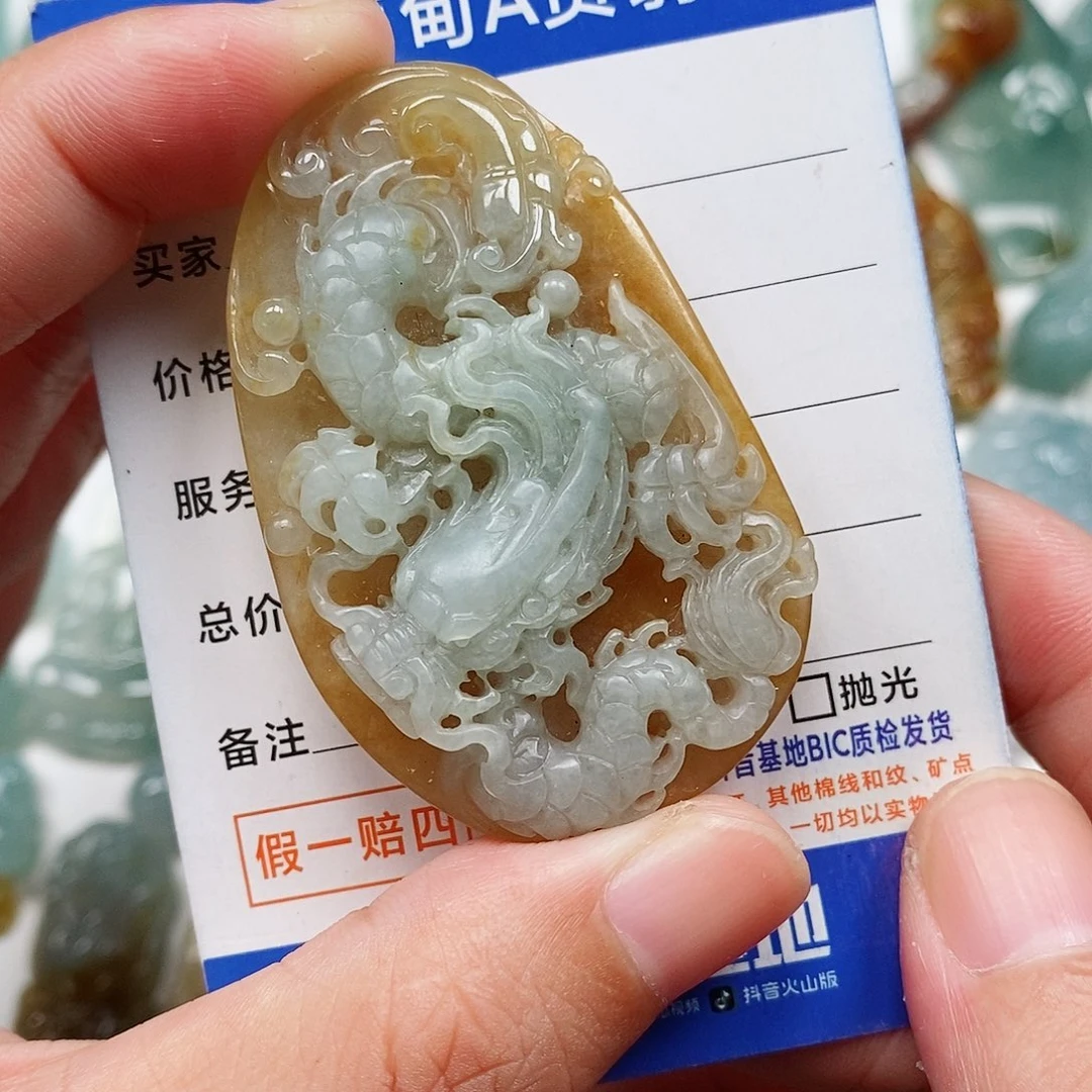 翡翠未镶嵌颈饰龙牌