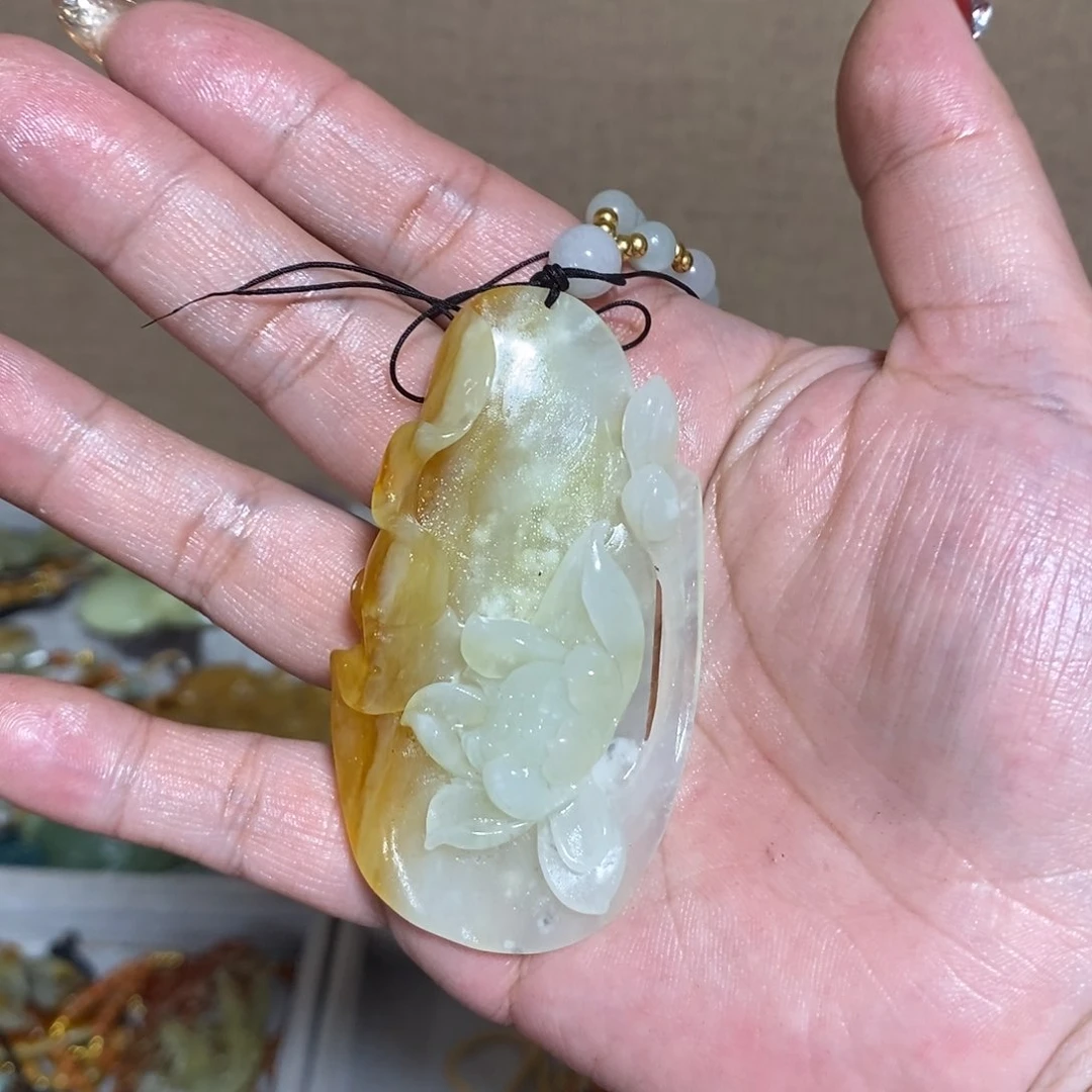 蛇纹石玉颈饰未镶嵌