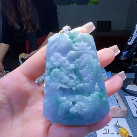 颈饰未镶嵌翡翠一个