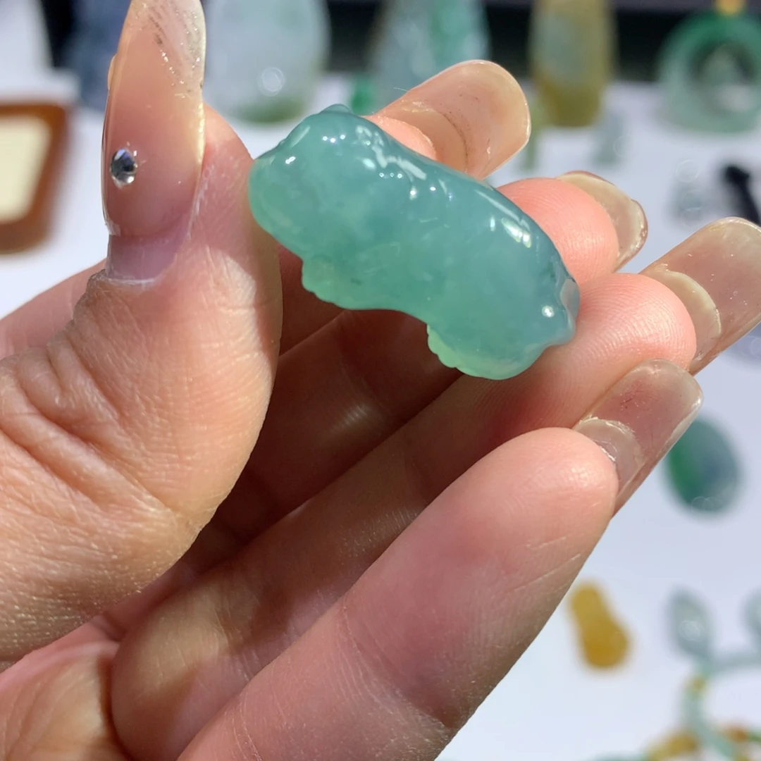 翡翠颈饰未镶嵌老虎