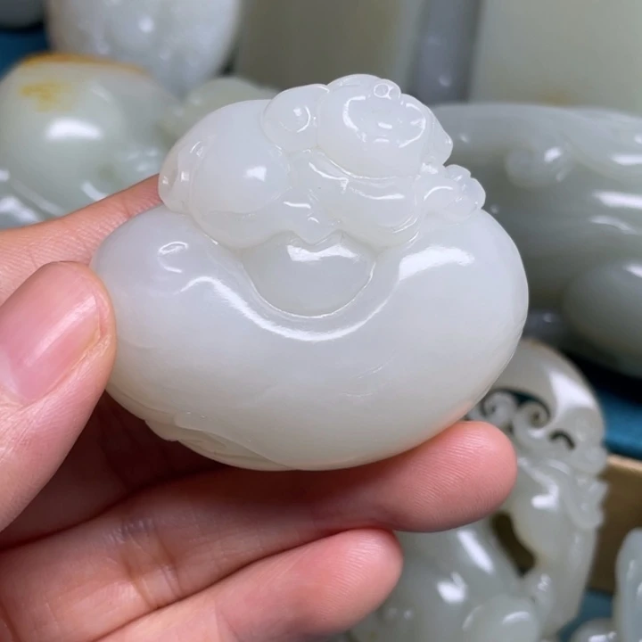 颈饰未镶嵌和田玉框***瘦