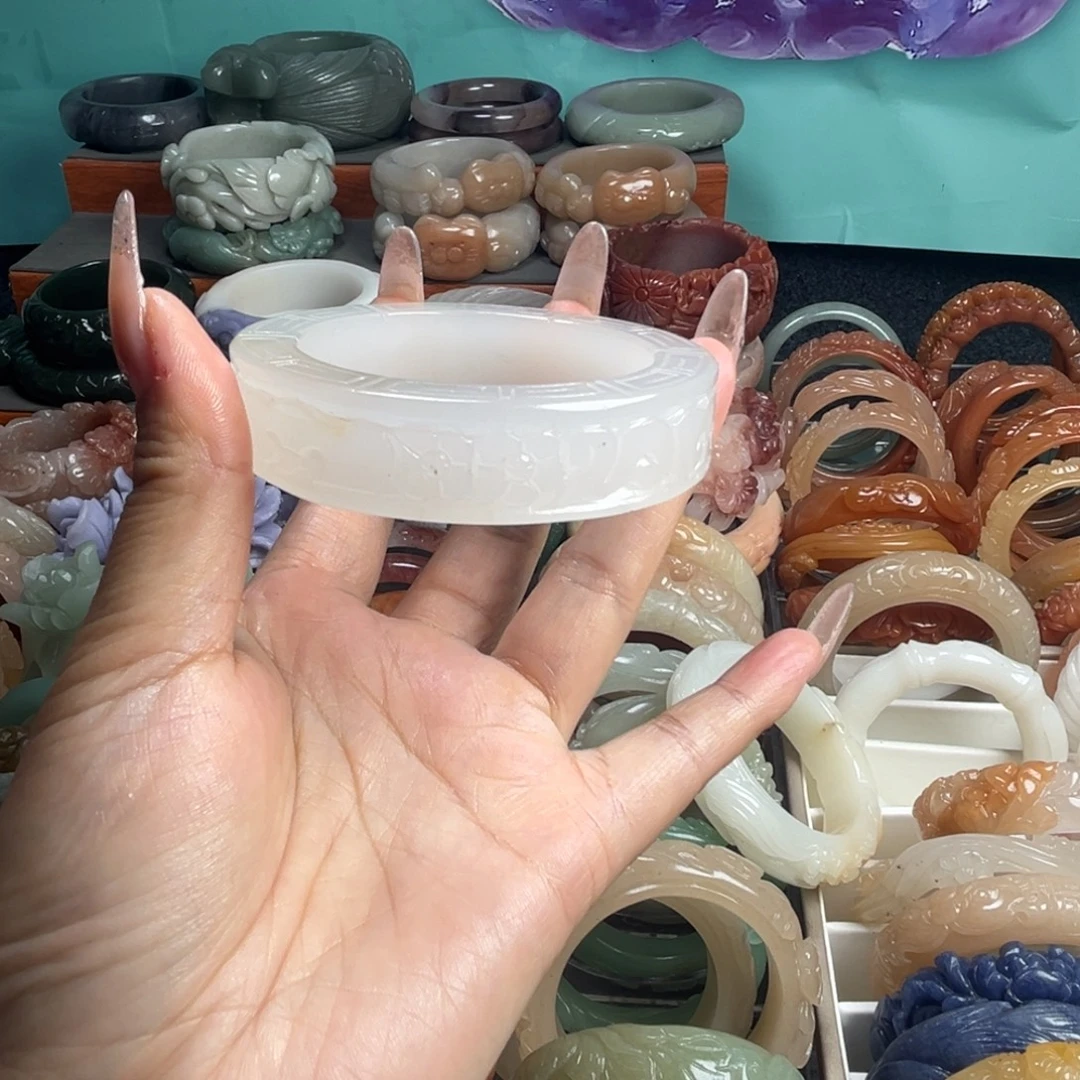 石英质玉未镶嵌雕花手镯