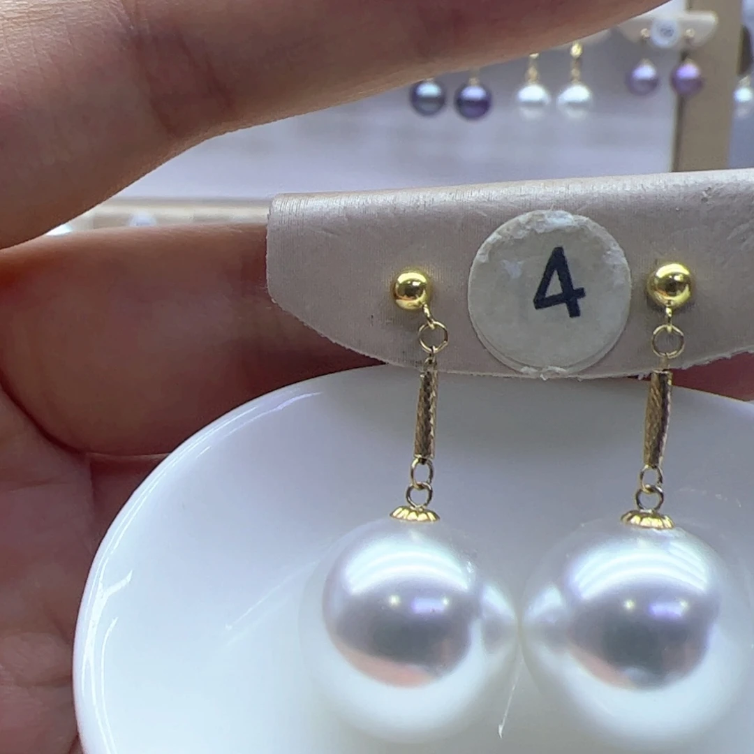 18K金镶嵌淡水珍珠耳饰