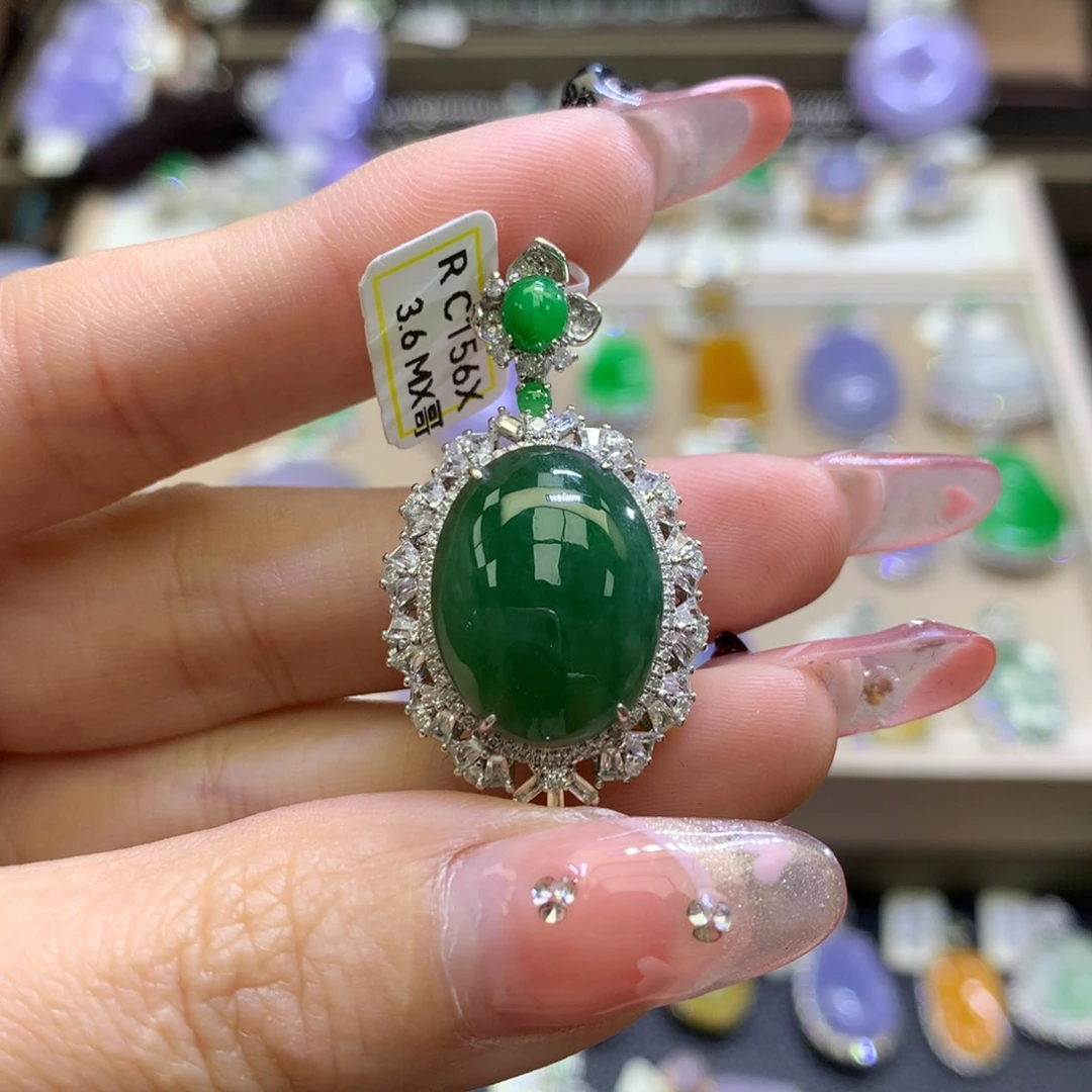 翡翠颈饰18K金镶嵌翡翠