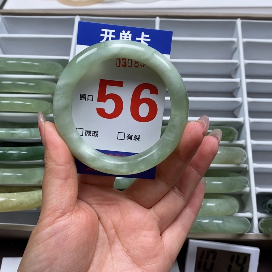 岫玉手镯未镶嵌我