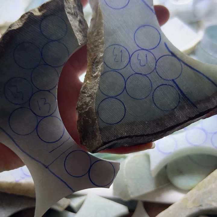 翡翠未镶嵌颈饰还***好