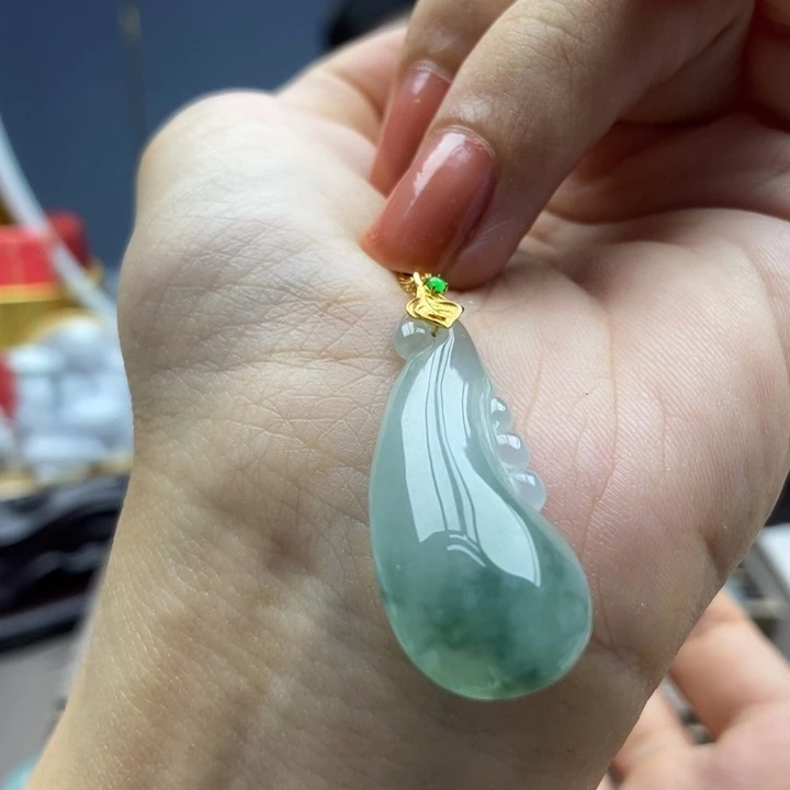 翡翠18K金镶嵌颈饰吊坠10