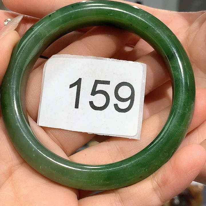 和田玉颈饰未镶嵌香****人