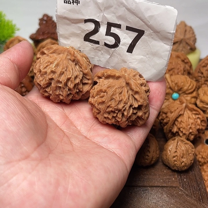 桃核把件宫灯福利。257