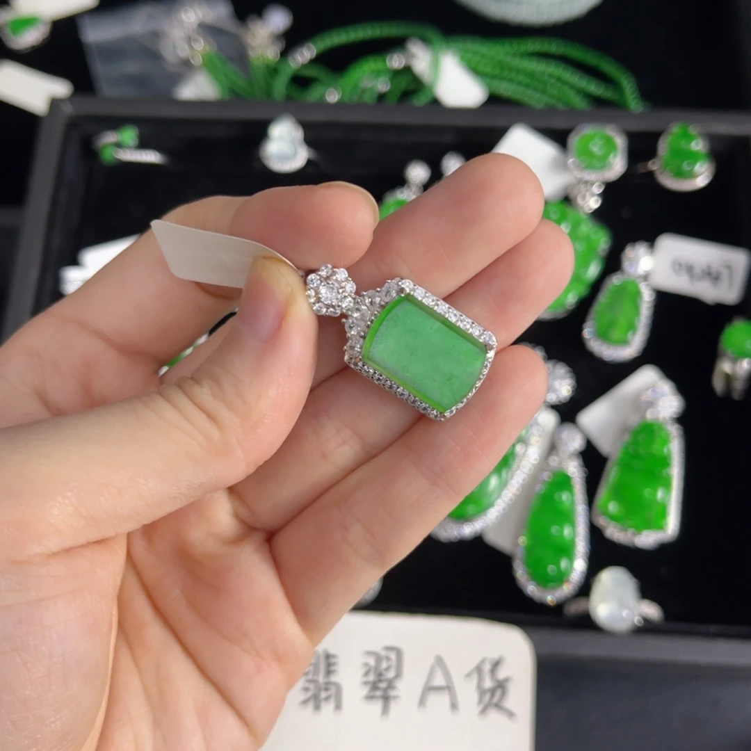 翡翠银S925镶嵌戒指无事牌吊坠