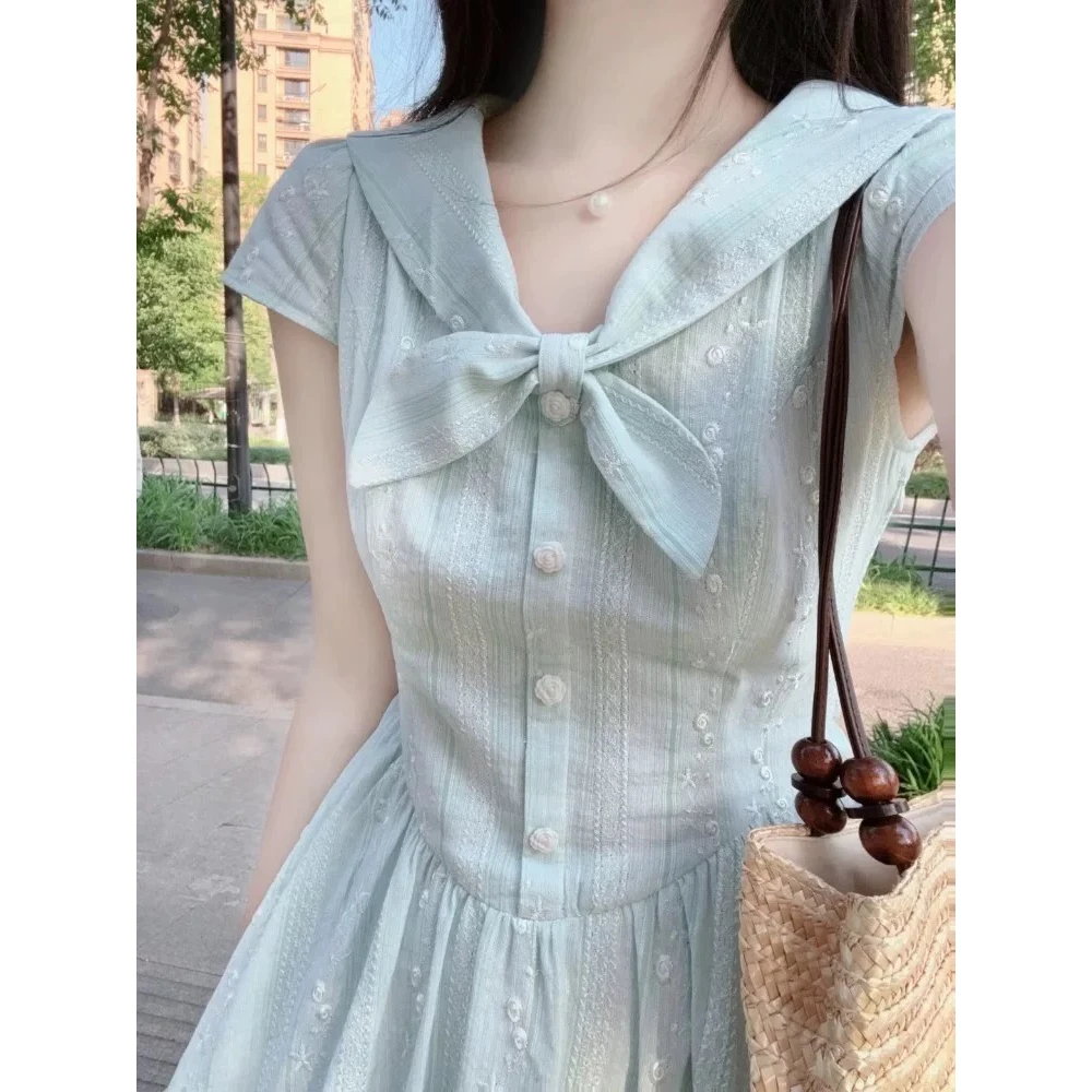 韩系小个子海边度假独特漂亮掐腰蓝色海军领连衣裙女2025年新款夏