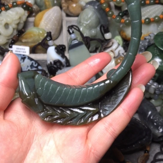 和田玉未镶嵌把件