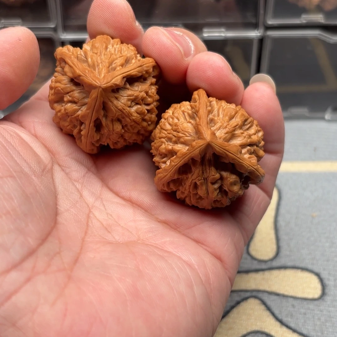 文玩核桃把件F***祥三棱40