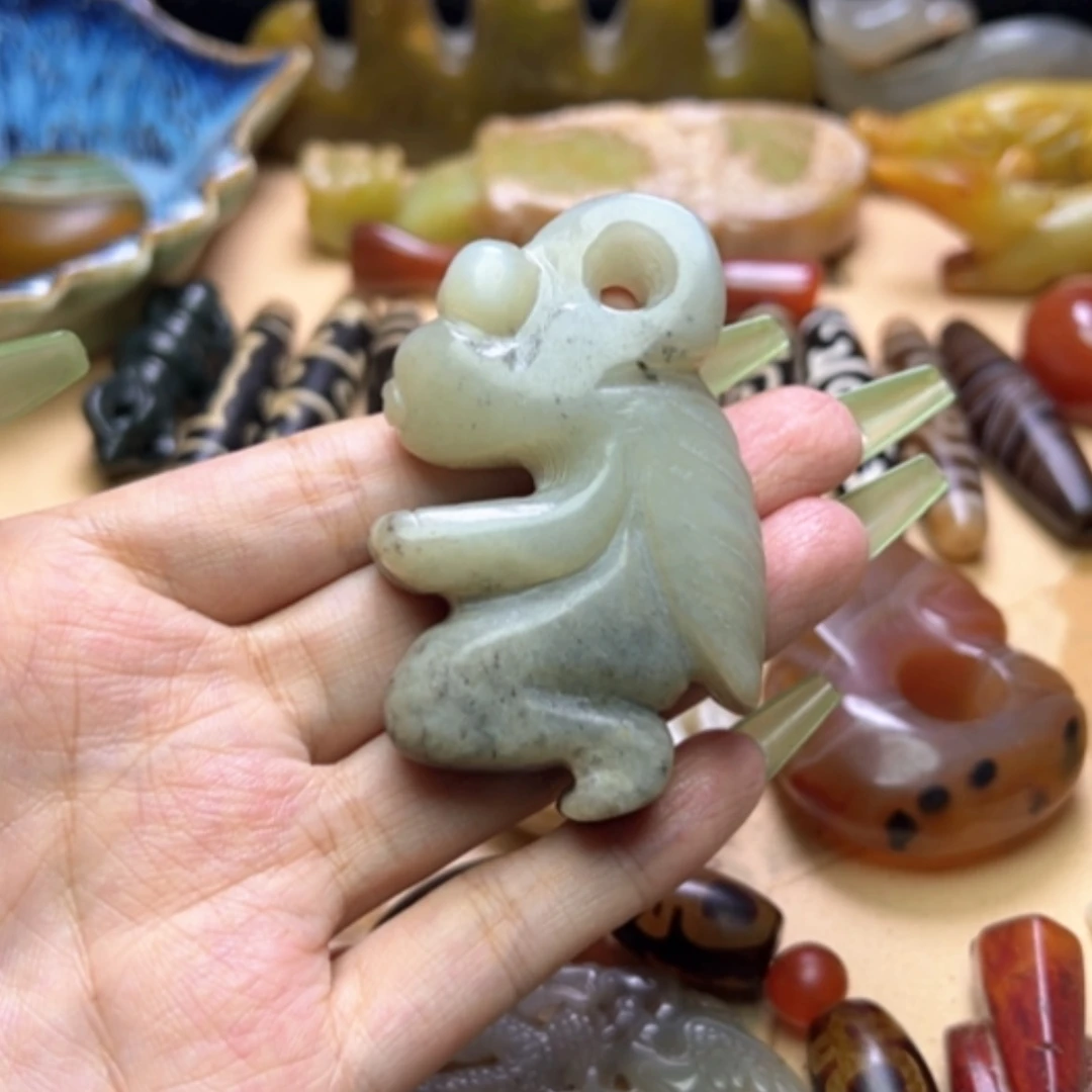 【闪购商品】蛇纹石玉未镶嵌颈饰