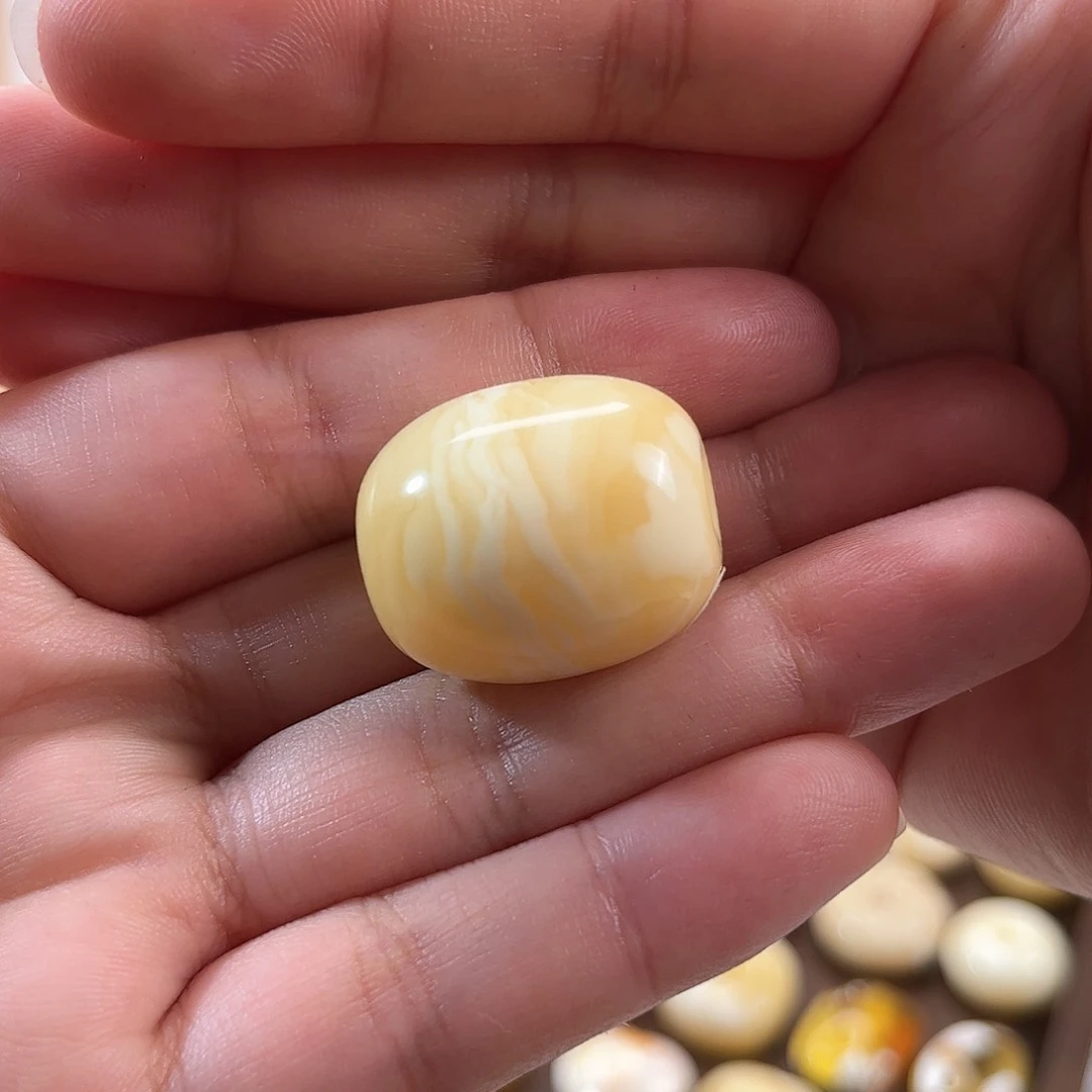 琥珀颈饰未镶嵌小年份俄料满蜡奶瓷白花虎皮纹枣珠锁骨珠