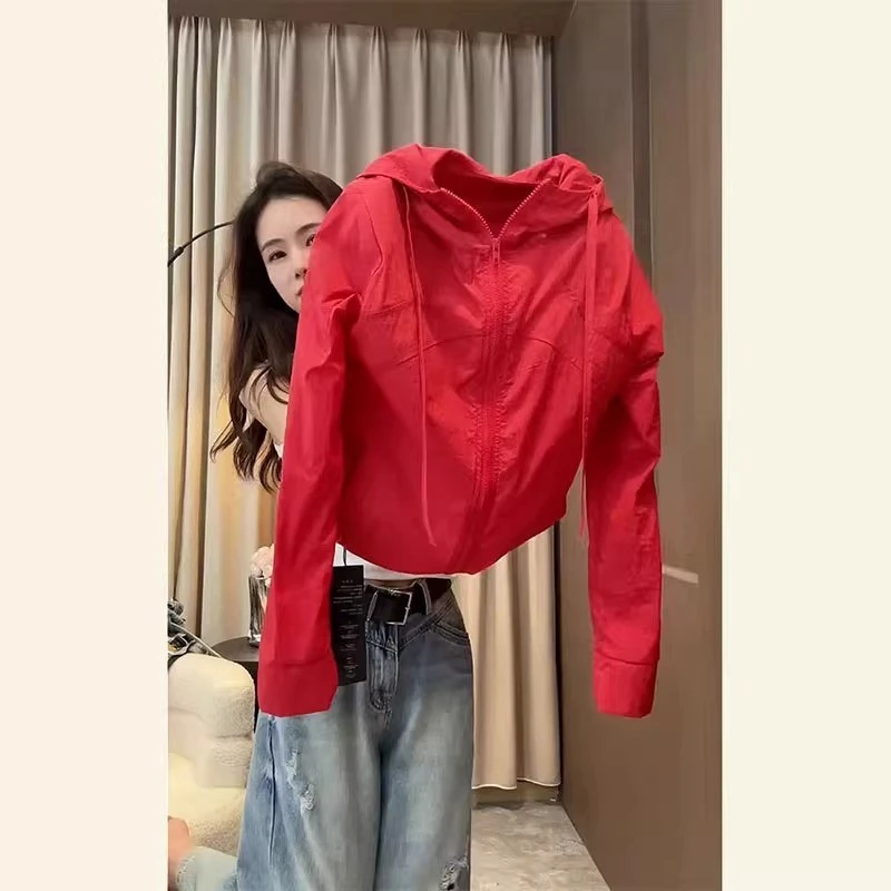 欧货爆款高级感超好看上衣多巴胺红色轻薄款连帽防晒衣外套女夏季