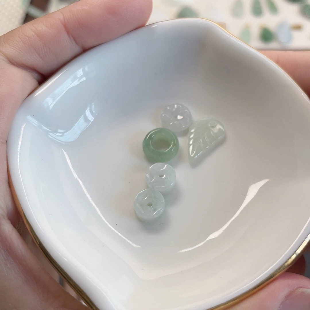 毛****翡翠未镶嵌颈饰小提溜