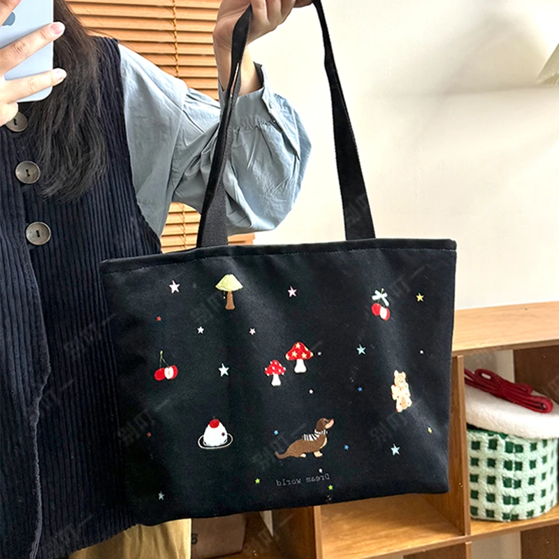 黑色腊肠蘑菇帆布包妈咪包上班上课百搭大容量通勤包包ins单肩包