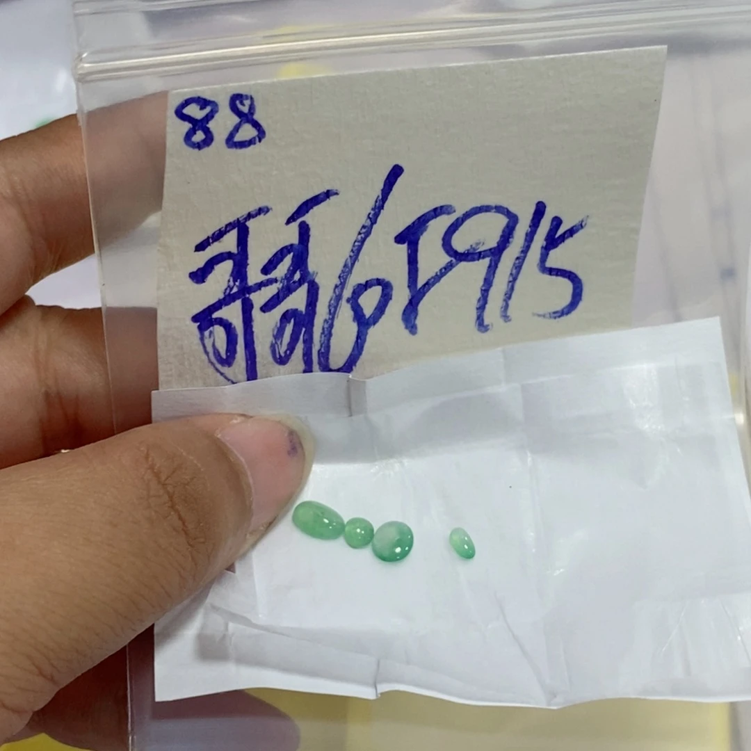 昕***元未镶嵌定制翡翠我