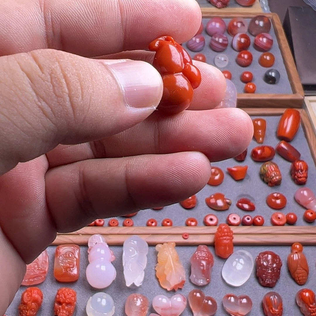 南红玛瑙未镶嵌珠宝奇石