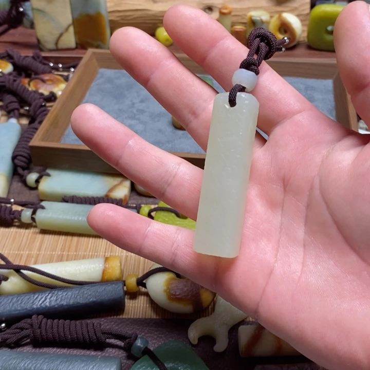 蛇纹石玉挂件未镶嵌李**L