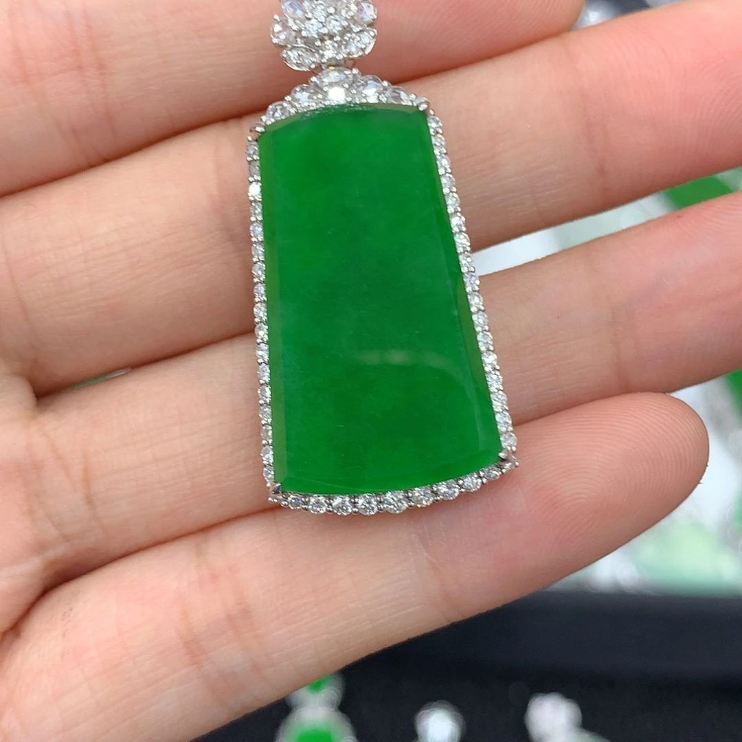 【闪购商品】翡翠吊坠(不含链)18K金镶嵌无事牌