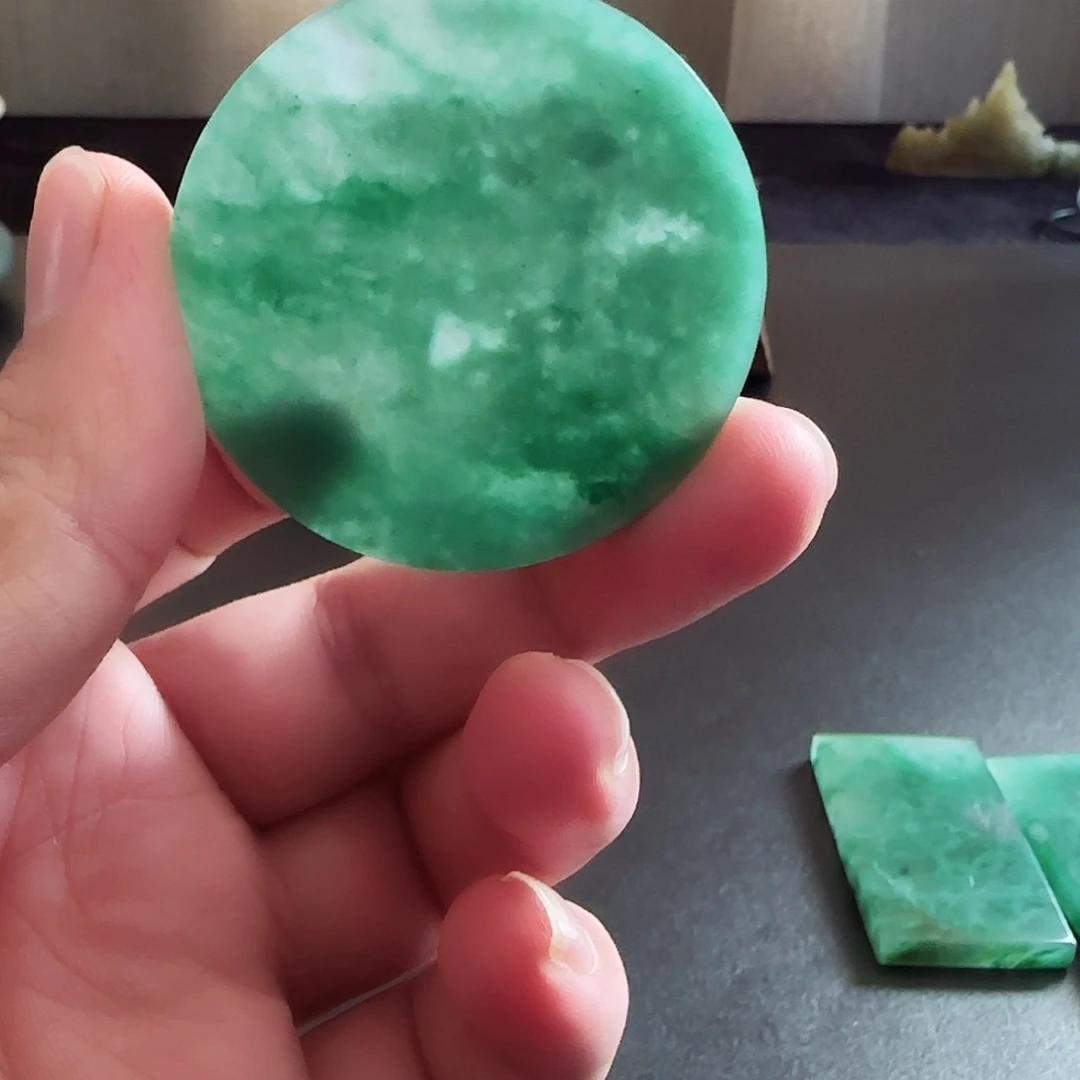 石英质玉（非洲翠）未镶嵌颈饰