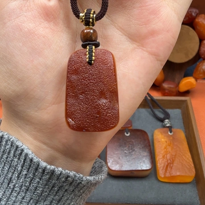 蜜蜡未镶嵌吊坠(赠链)